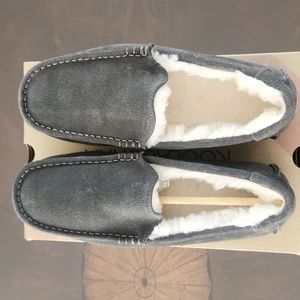 OFFER!  Ugg by Koolaburra Cozy Indoor/Outdoor Slippers.  NEW In Box!! Gray Furry